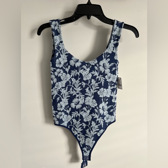 🚨FINAL PRICE! FREE PEOPLE Printed Clean Lines Blue Floral Print Bodysuit - Picture 10 of 12